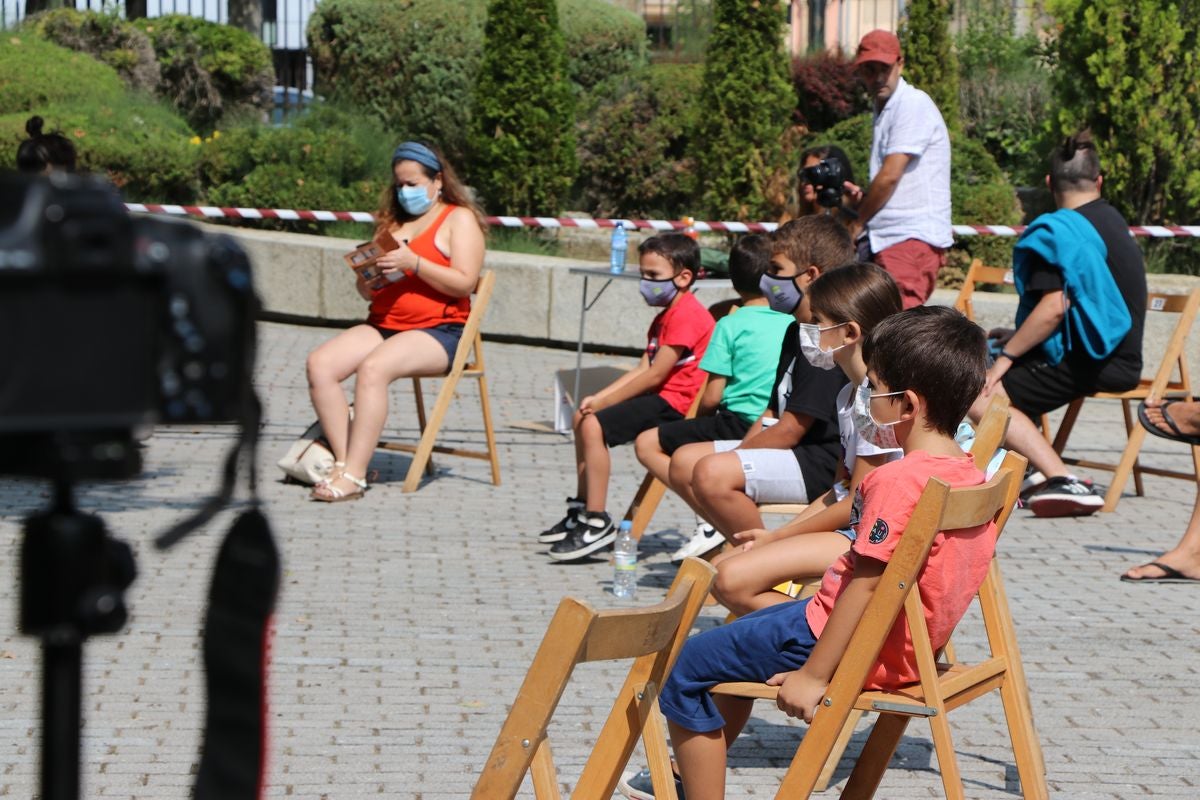El festival 'Vecindario 24002' llena de color y diversión el distrito centro de l a ciudad con actuaciones teatrales, danza y pintura durante todo el fin de semana.