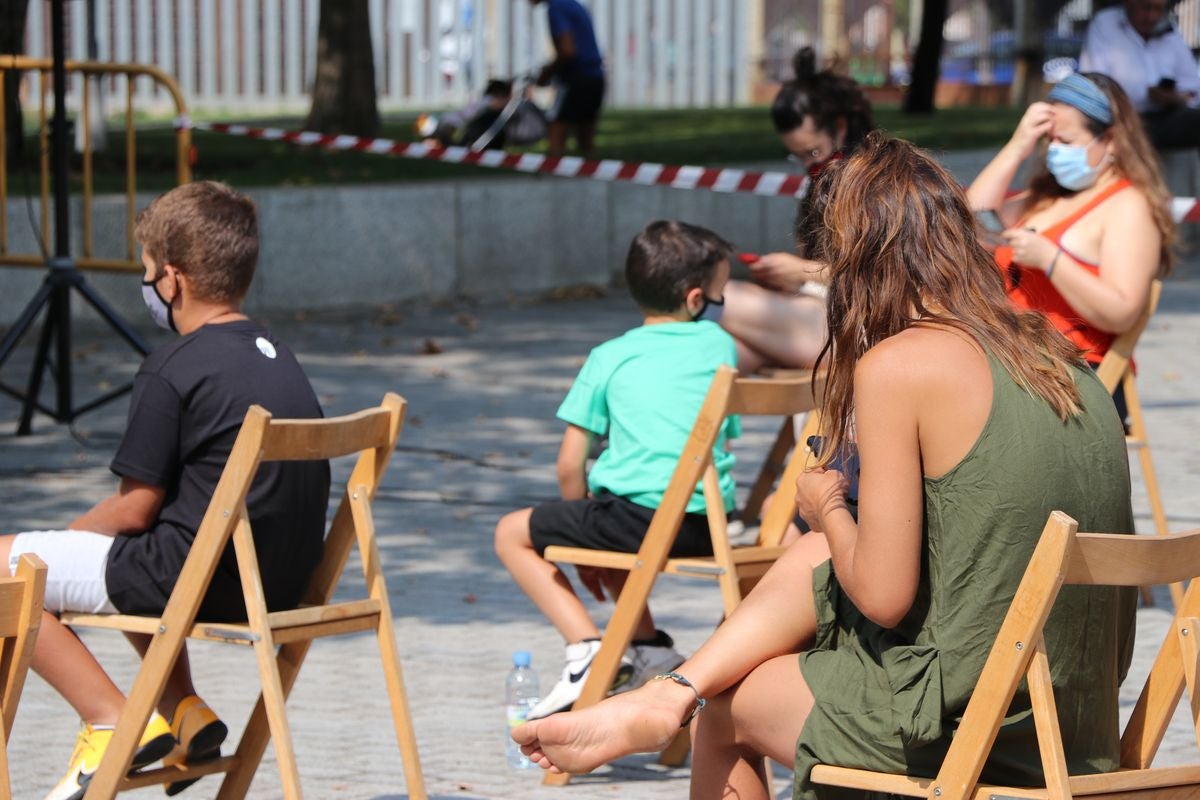 El festival 'Vecindario 24002' llena de color y diversión el distrito centro de l a ciudad con actuaciones teatrales, danza y pintura durante todo el fin de semana.