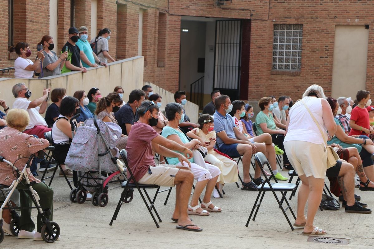 La localidad facundina celebra este fin de semana su XIX Encuentro de Juglares que llena de color y diversión las calles de la ciudad.