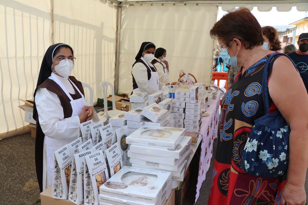 Gradefes ha celebrado la V edición de la feria Dulces del convento de Castilla y León.