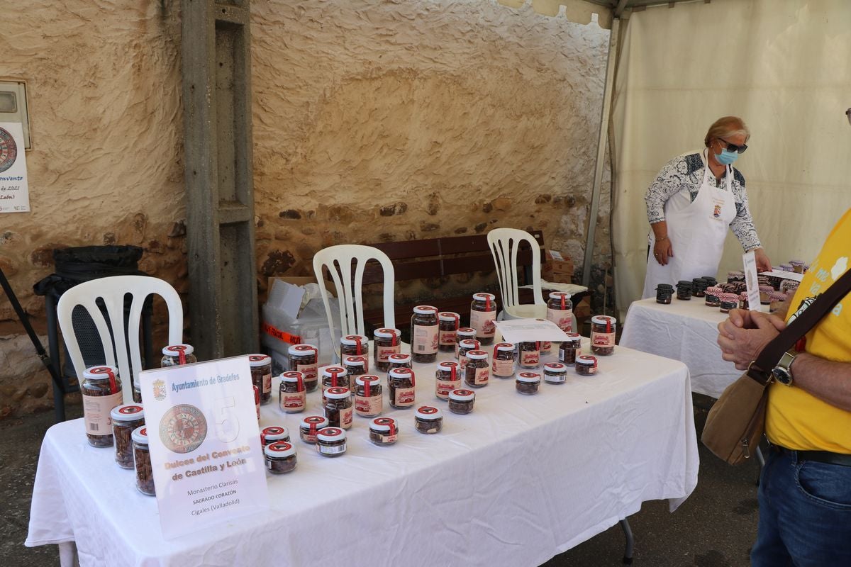 Gradefes ha celebrado la V edición de la feria Dulces del convento de Castilla y León.