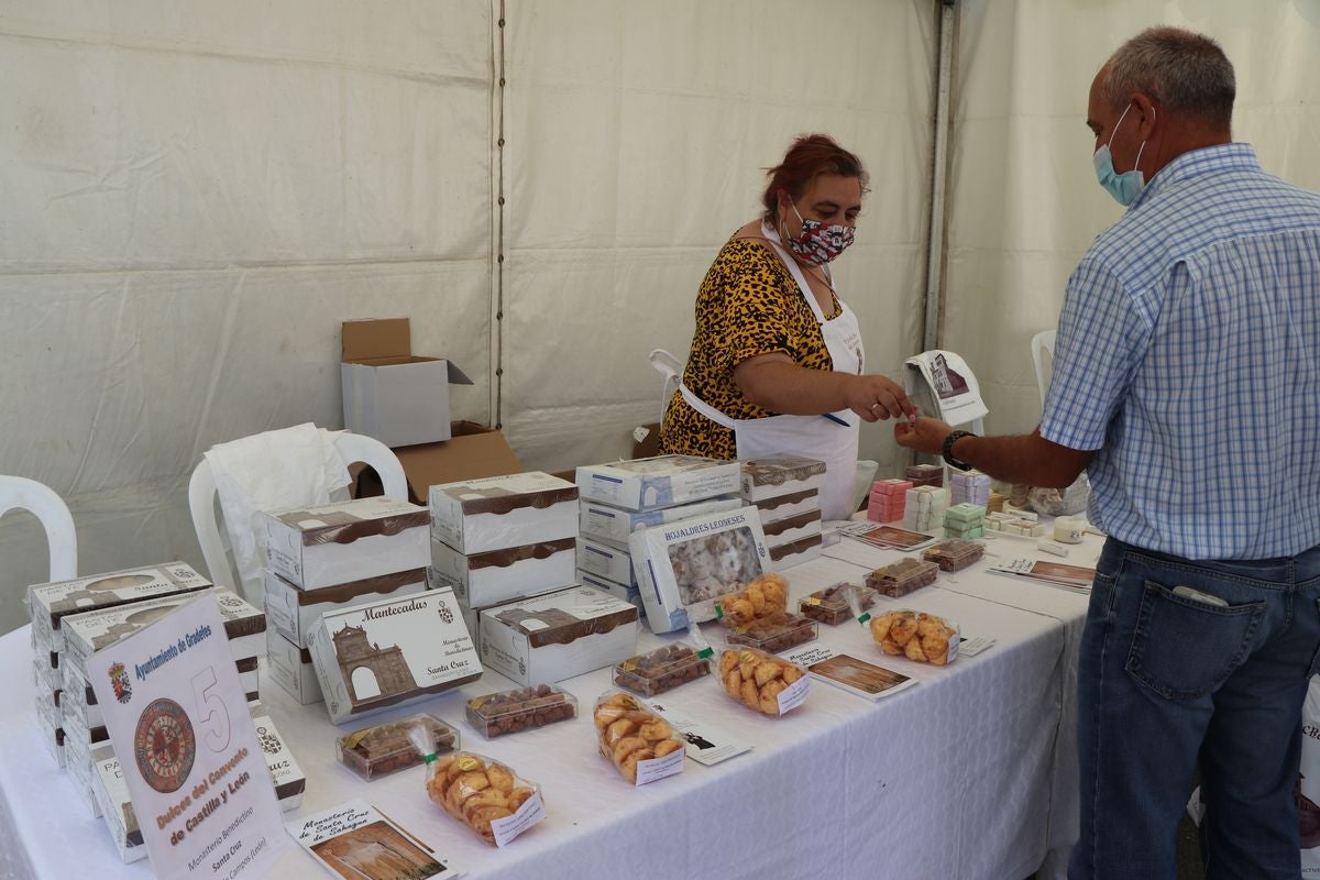 Gradefes ha celebrado la V edición de la feria Dulces del convento de Castilla y León.