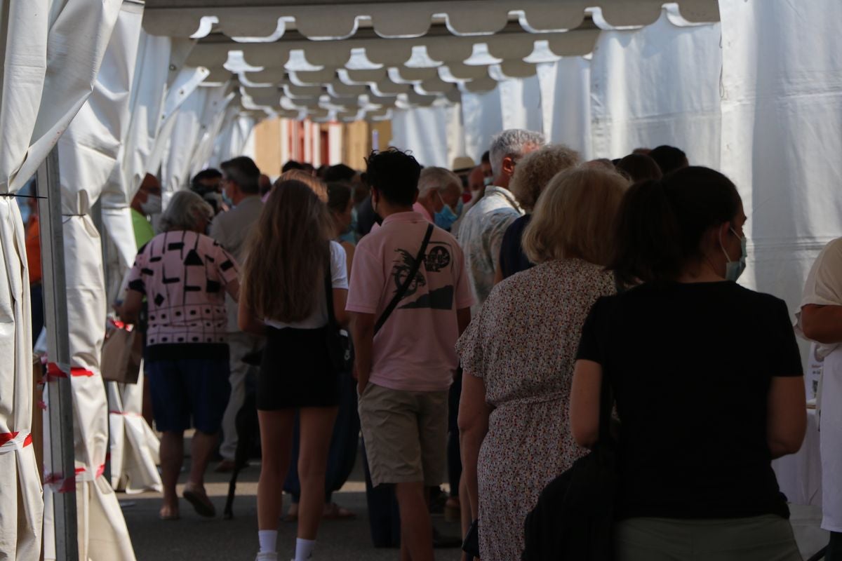 Gradefes ha celebrado la V edición de la feria Dulces del convento de Castilla y León.