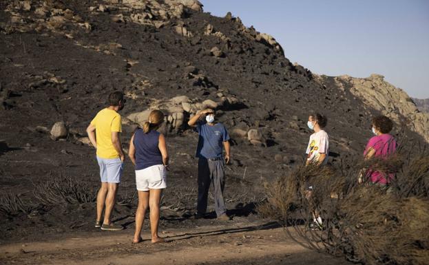 Los damnificados por el incendio de Navalacruz: «No nos pueden dejar en el olvido»