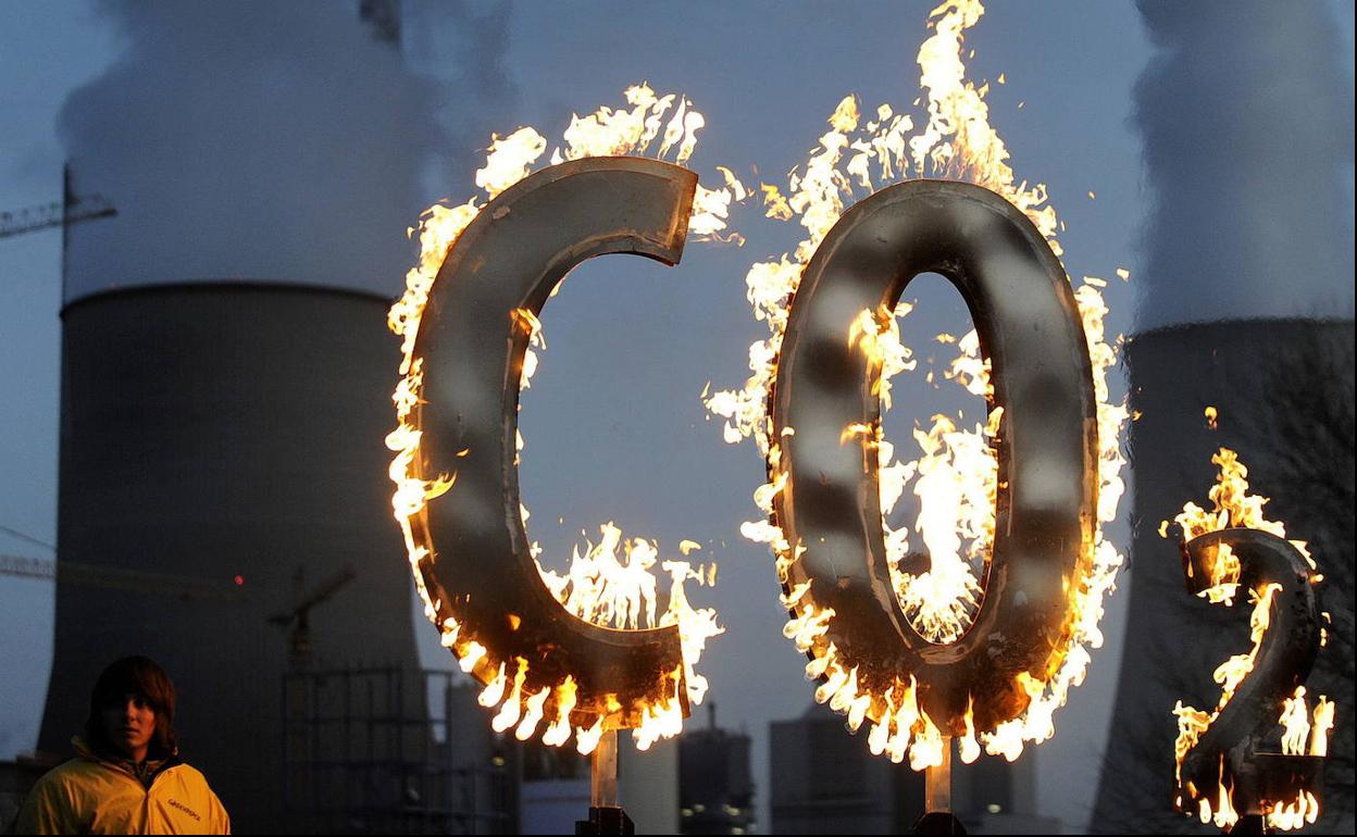 Activistas de Greenpeace en contra de las emisiones de CO2. 