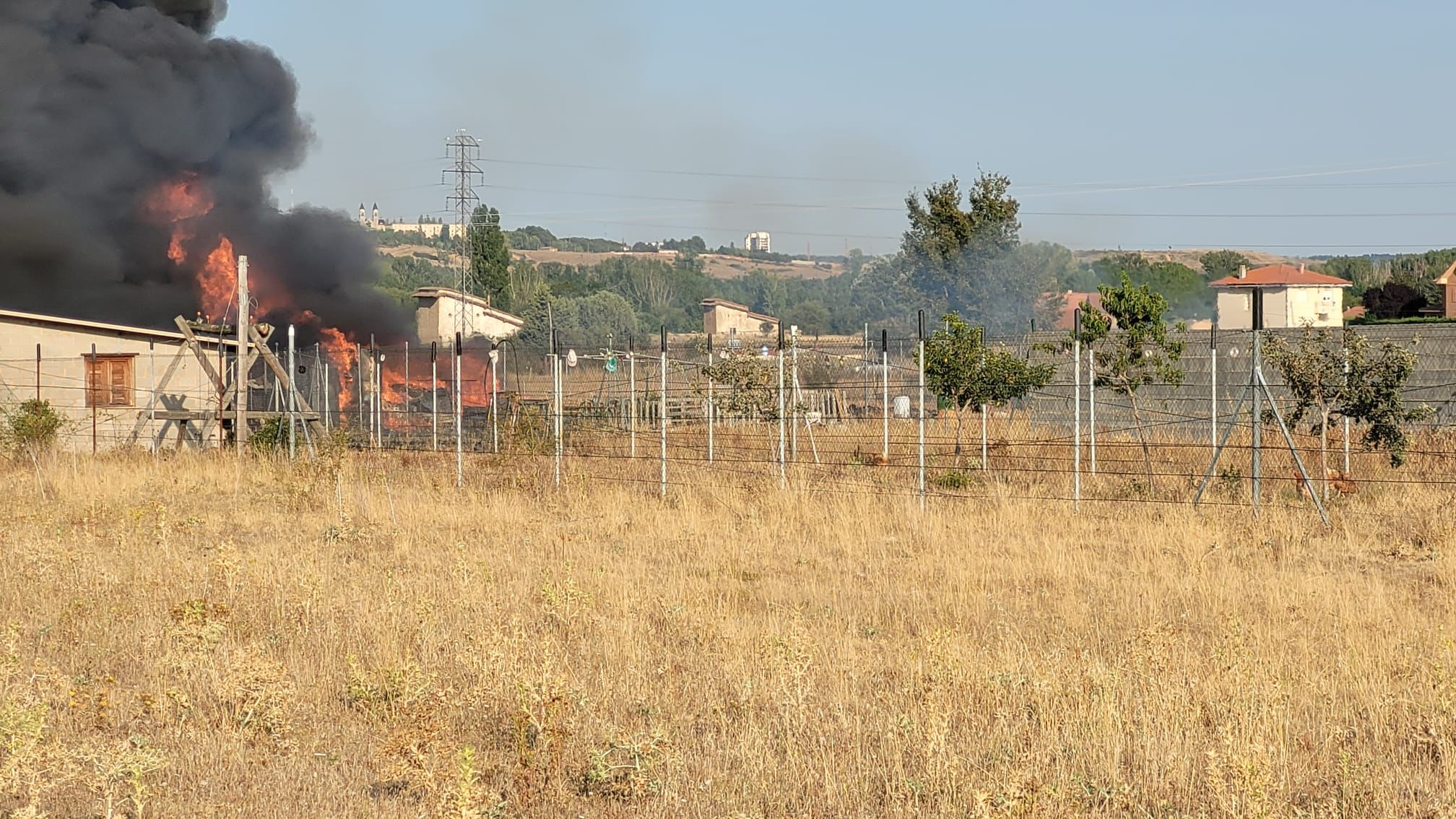 El fuego ha ocasinado grandes destrozos.