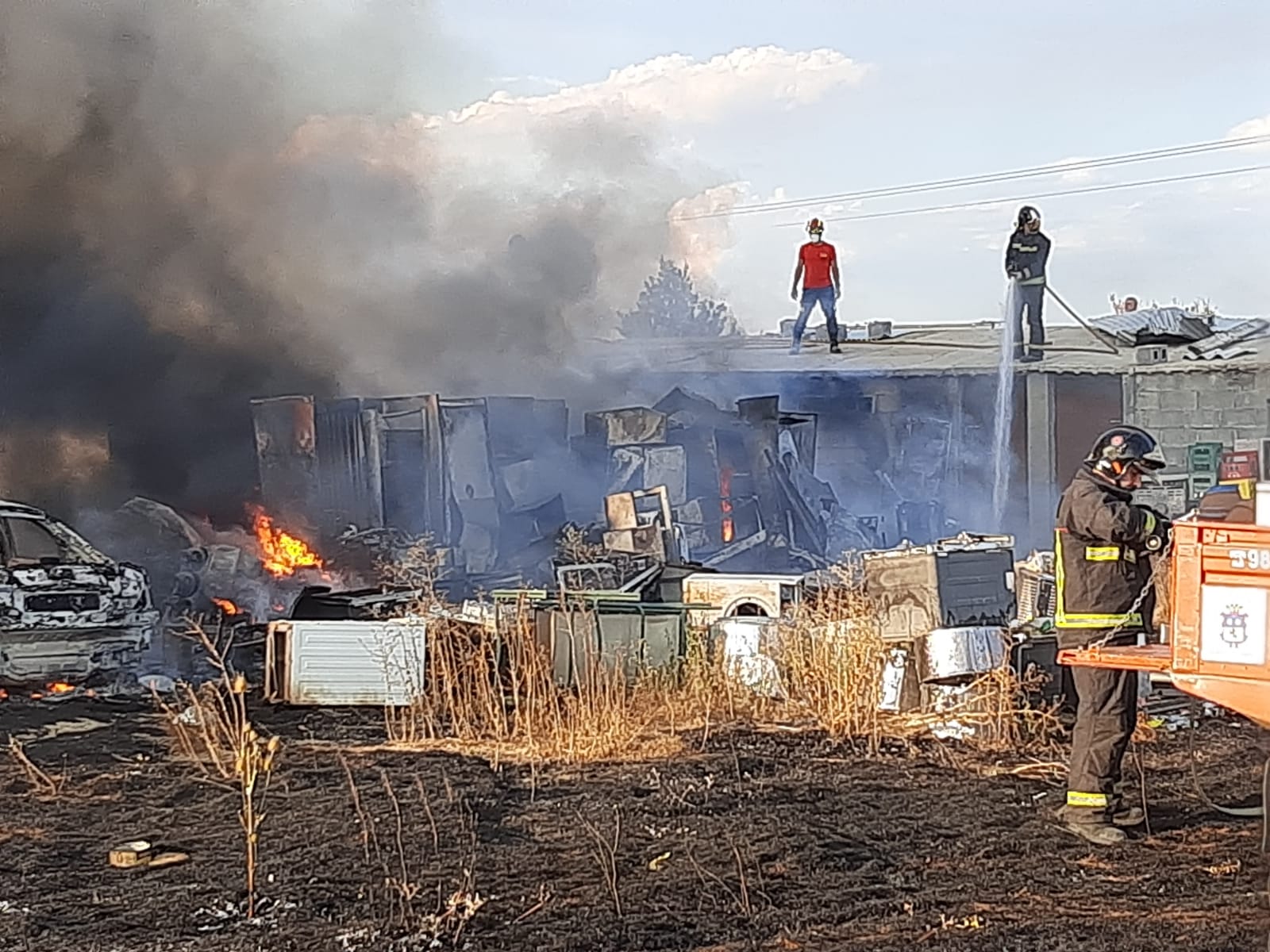 El fuego ha ocasinado grandes destrozos.