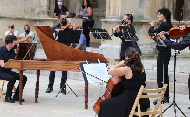 Galería. La Orquesta de Cámara se estrena en la Catedral.