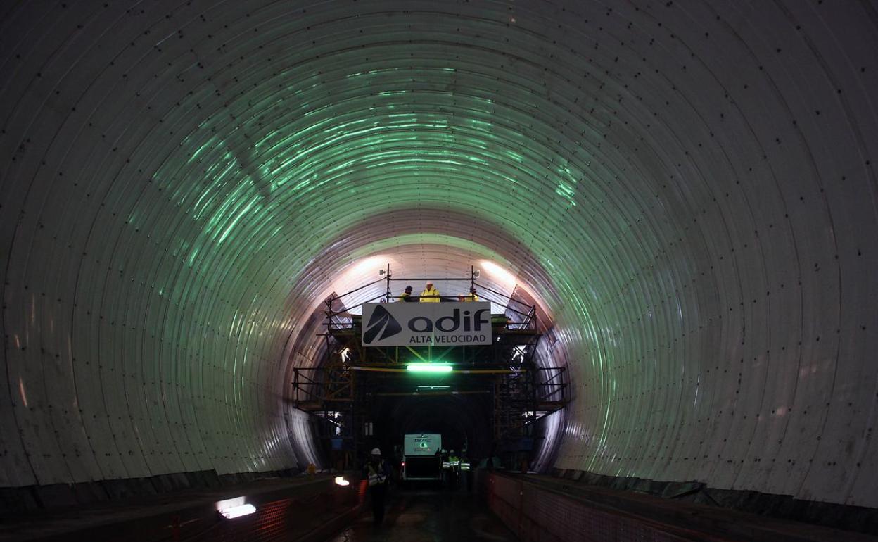 Fotografía del interior de las obras de la Variante de Pajares.