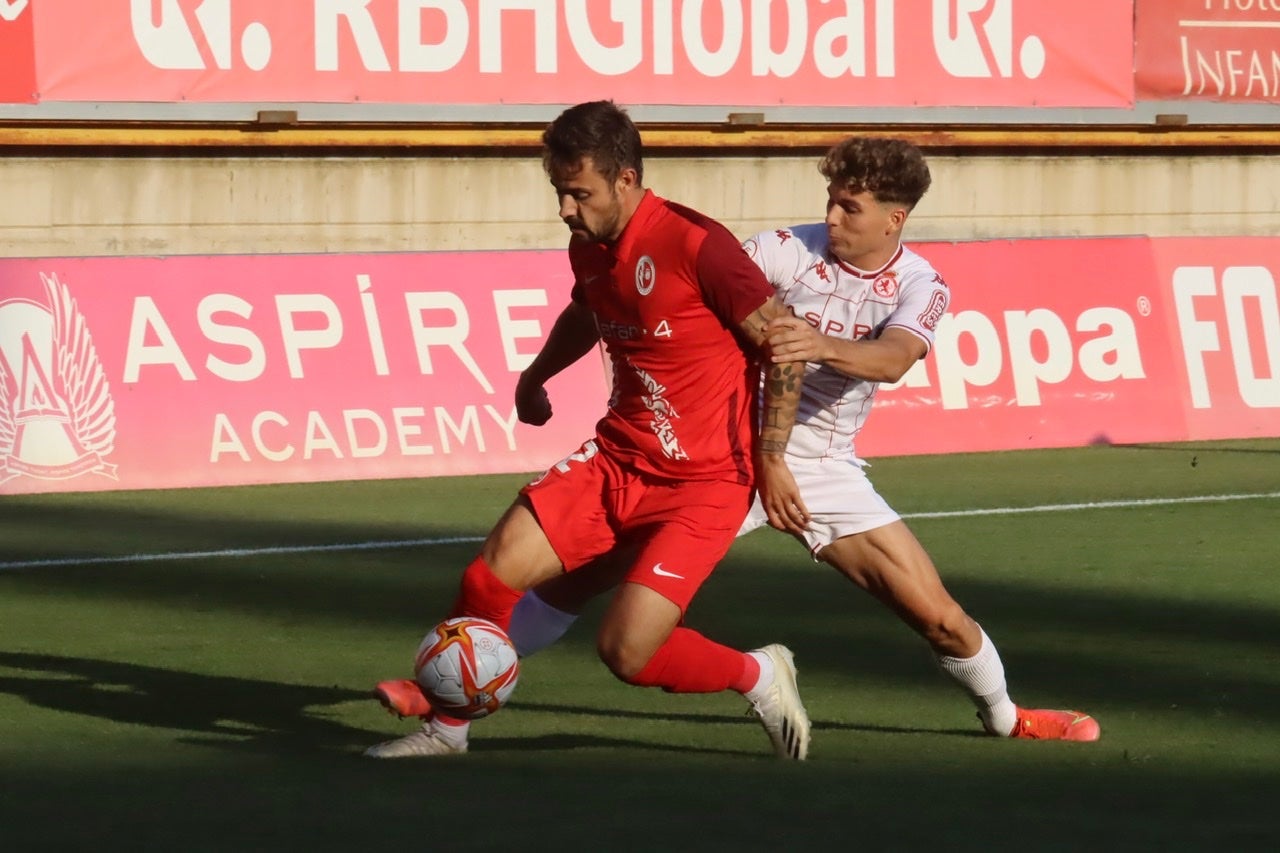 La Cultural y Deportiva Leonesa estrena la temporada ante el Rayo Majadahonda en el Reino de León. Gran entrada, gran ambiente y un intenso viernes de fútbol en el coliseo leonés. 