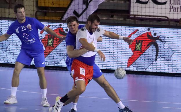 Galería. Recoletas Atlético Valladolid - Viveros Herol Balonmano Nava