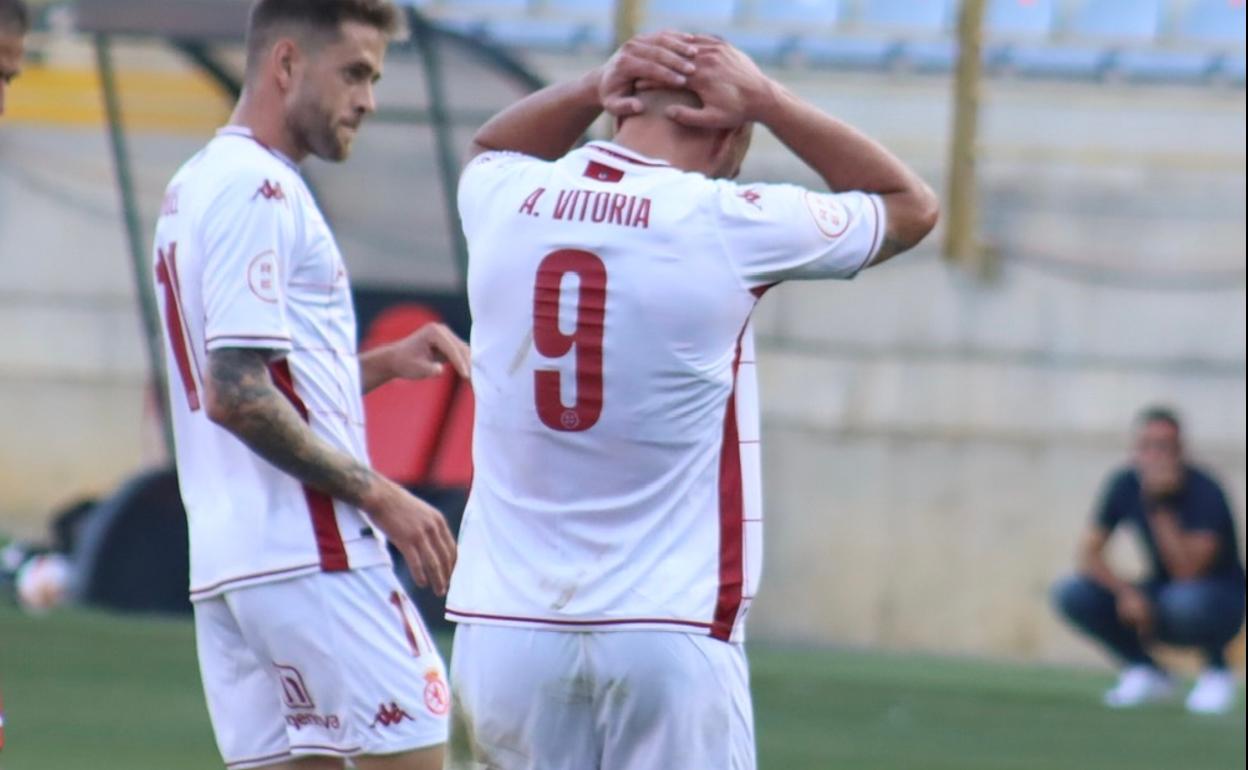 Ander Vitoria lamenta una ocasión errada en el partido de este viernes.
