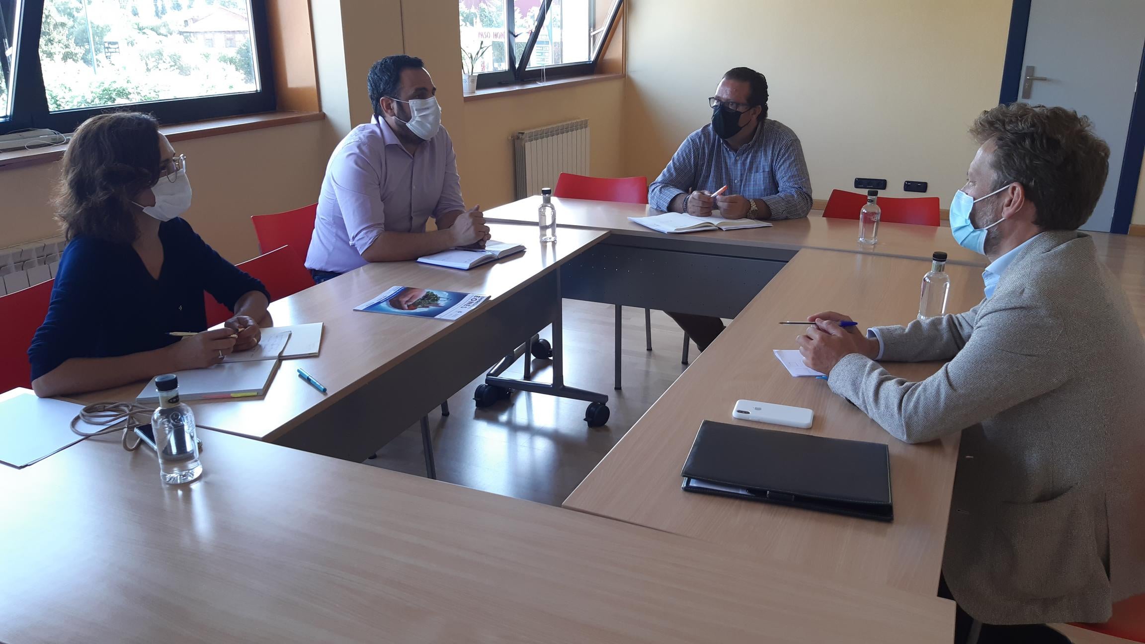 Imagen de la reunión entre el Ayuntamiento de San Andrés del Rabanedo y la Fele.