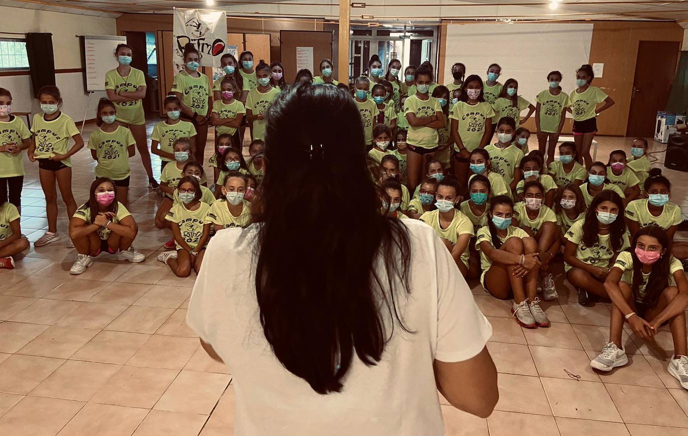 Decenas del niñas participan en este evento que se celebra cada año en La Vecilla.