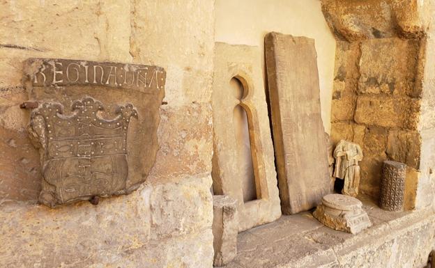 Galería. IMagen de piezas desubicadas durante el recorrido por el museo de San Isidoro. 