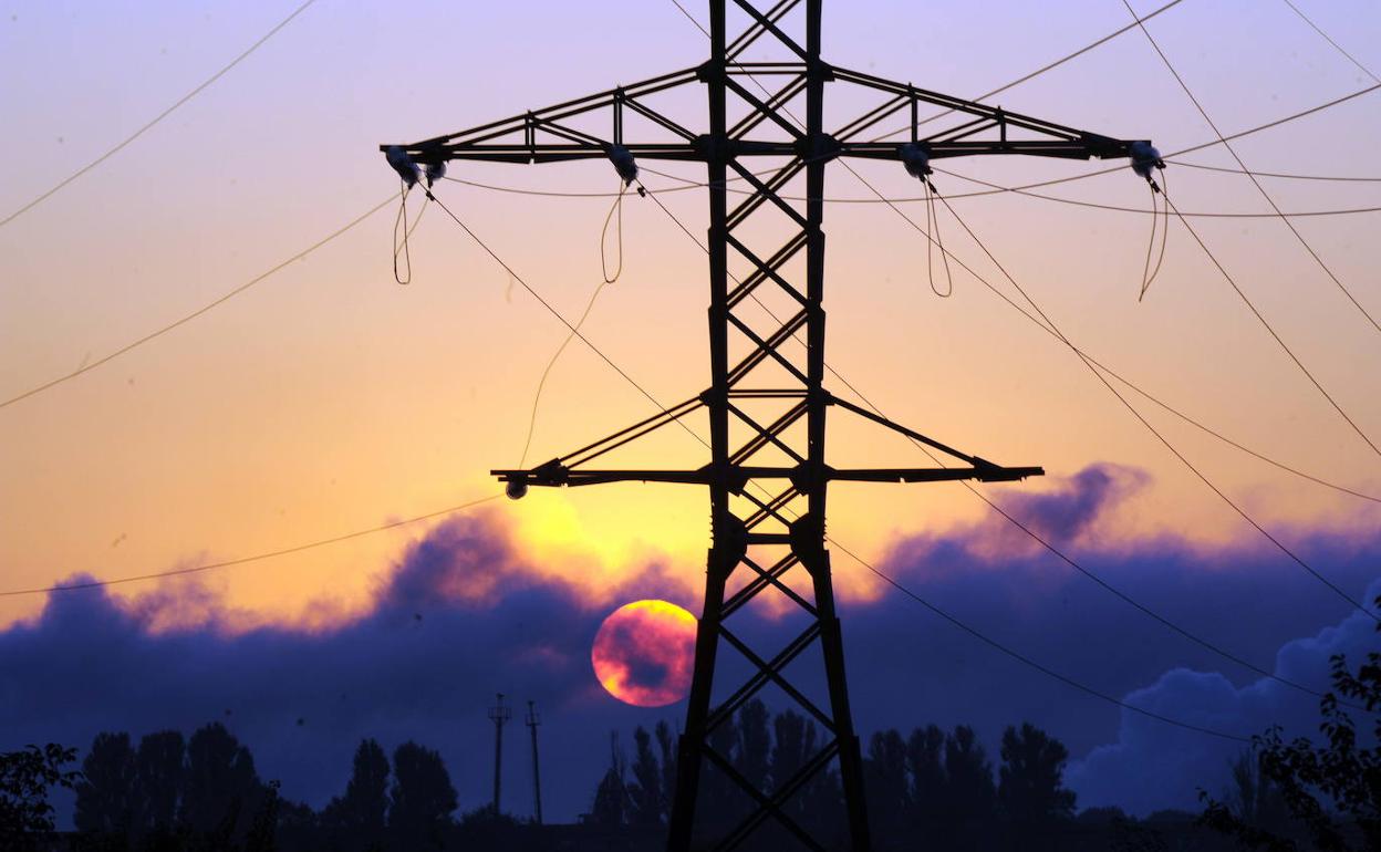 Imagen de una torre eléctrica. 