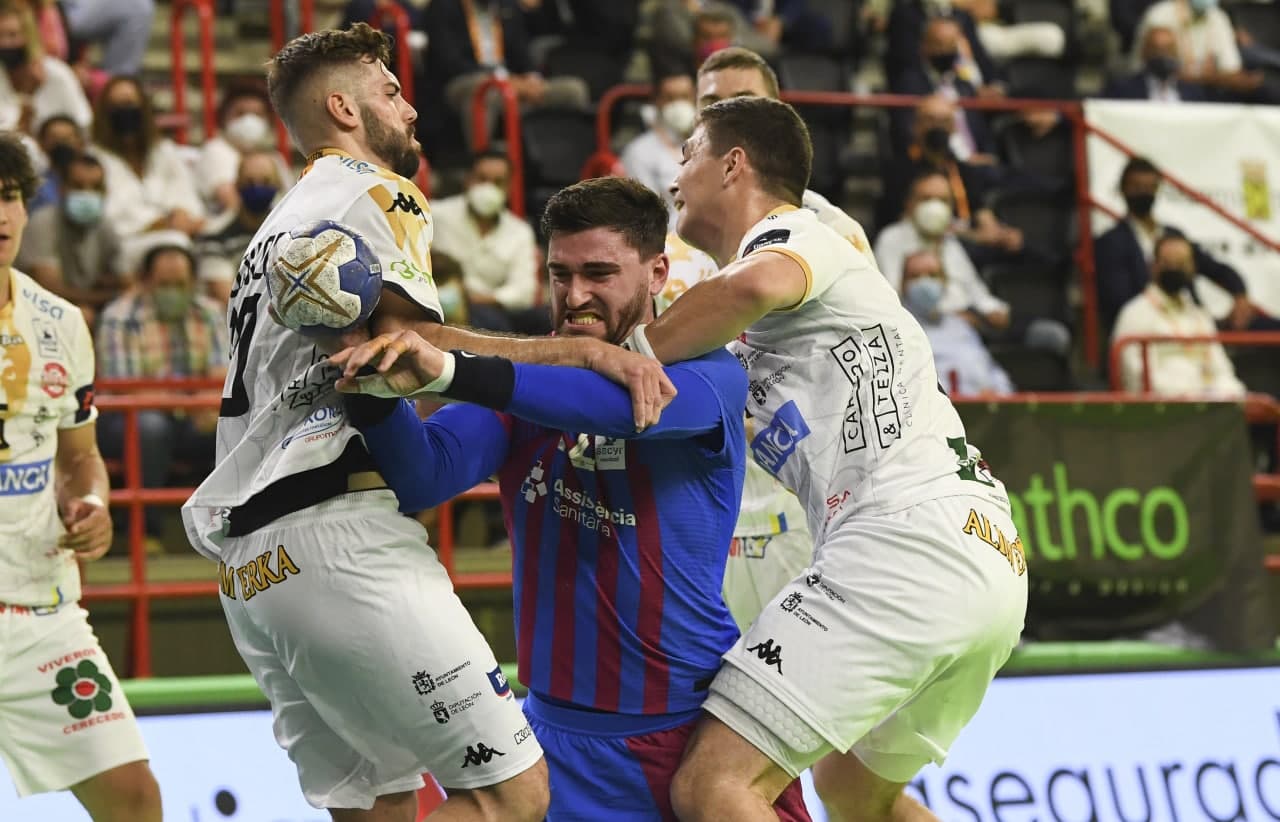 El conjunto marista plantó cara y puso contra las cuerdas al Barça, pero acabó cayendo ante el gran favorito en la Supercopa de España.