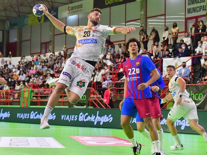 El conjunto marista plantó cara y puso contra las cuerdas al Barça, pero acabó cayendo ante el gran favorito en la Supercopa de España.