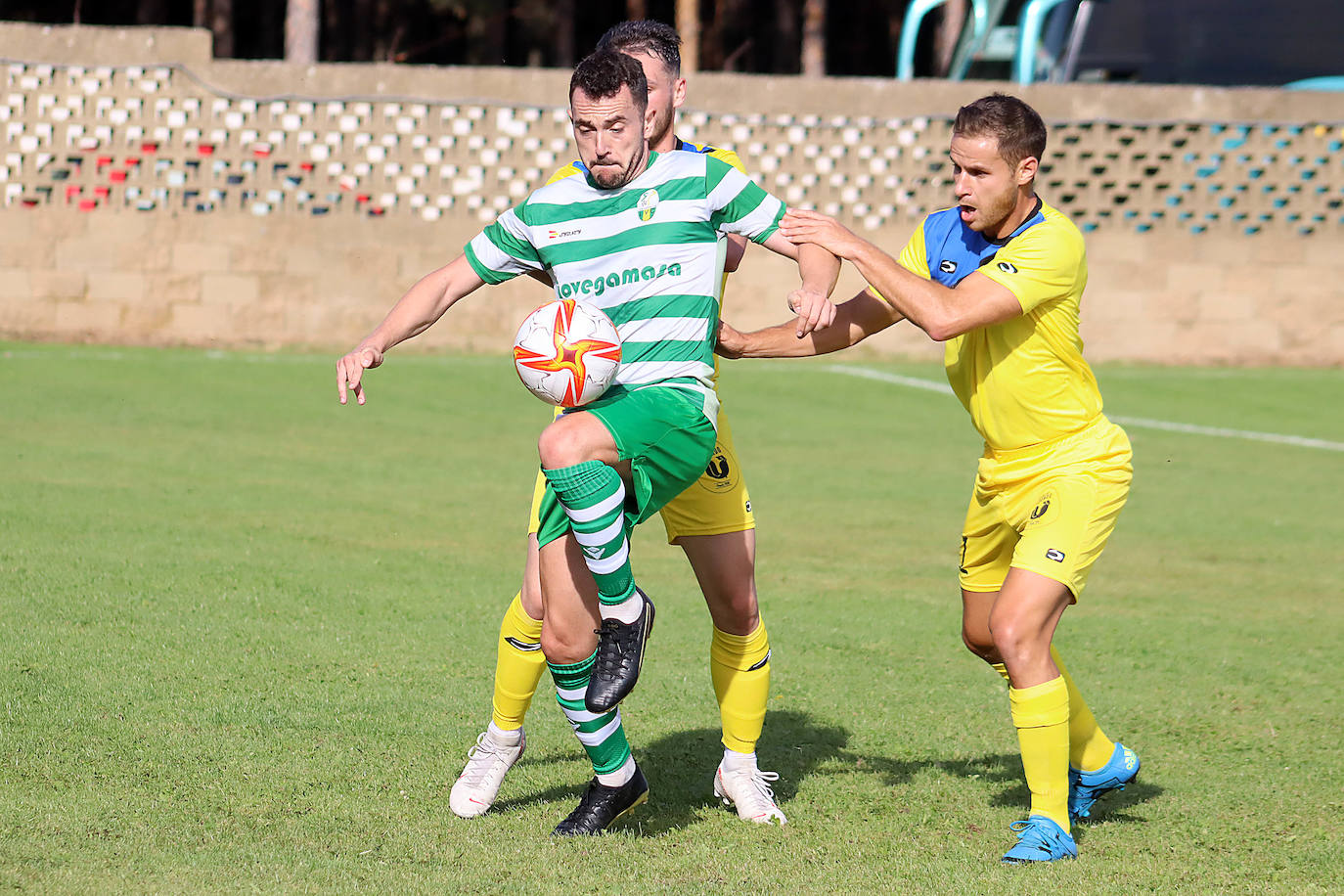 El conjunto leonés inicia la temporada ganando en Los Dominicos con un gol en el tiempo añadido.