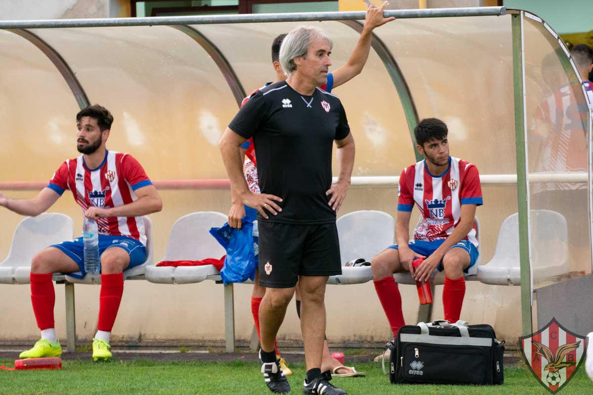 Imagen de Carlos Tornadijo, técnico del Atlético Bembibre.