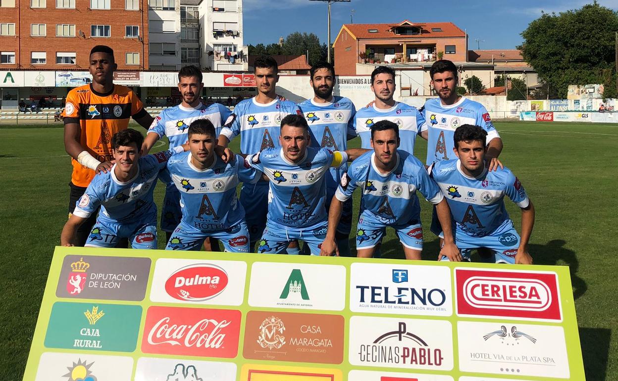 Once del Atlético Astorga ante el Almazán.