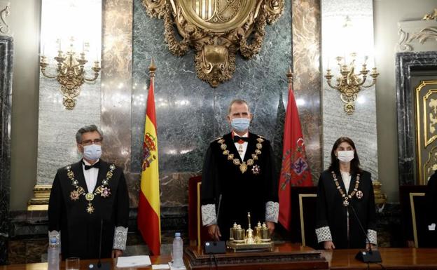 El rey Felipe VI,, Carlos Lesmes y la ministra de Justicia, Pilar Llop. 