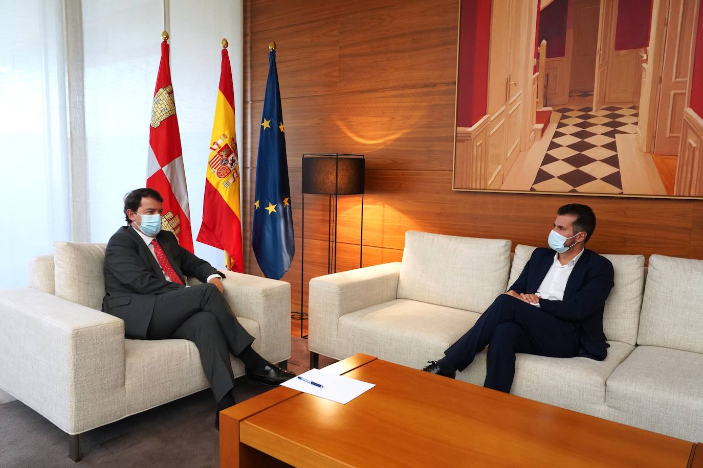 Reunión entre el presidente de la Junta Alfonso Fernández Mañueco y el secretario autonómico del PSOE Luis Tudanca.
