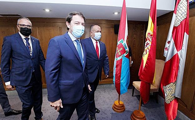 Galería. Las instituciones se han unido este miércoles en el Día del Bierzo. 