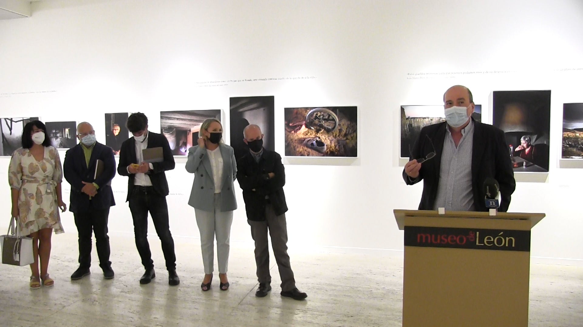 La muestra organizada por la Consejería de Cultura y Turismo en colaboración con Acción Cultural Española, presenta el proyecto fotográfico de José María Navia que describe un viaje a la España interior a través de una selección de las 158 fotografías que conforman el libro del mismo título| La exposición podrá verse hasta el 7 de noviembre