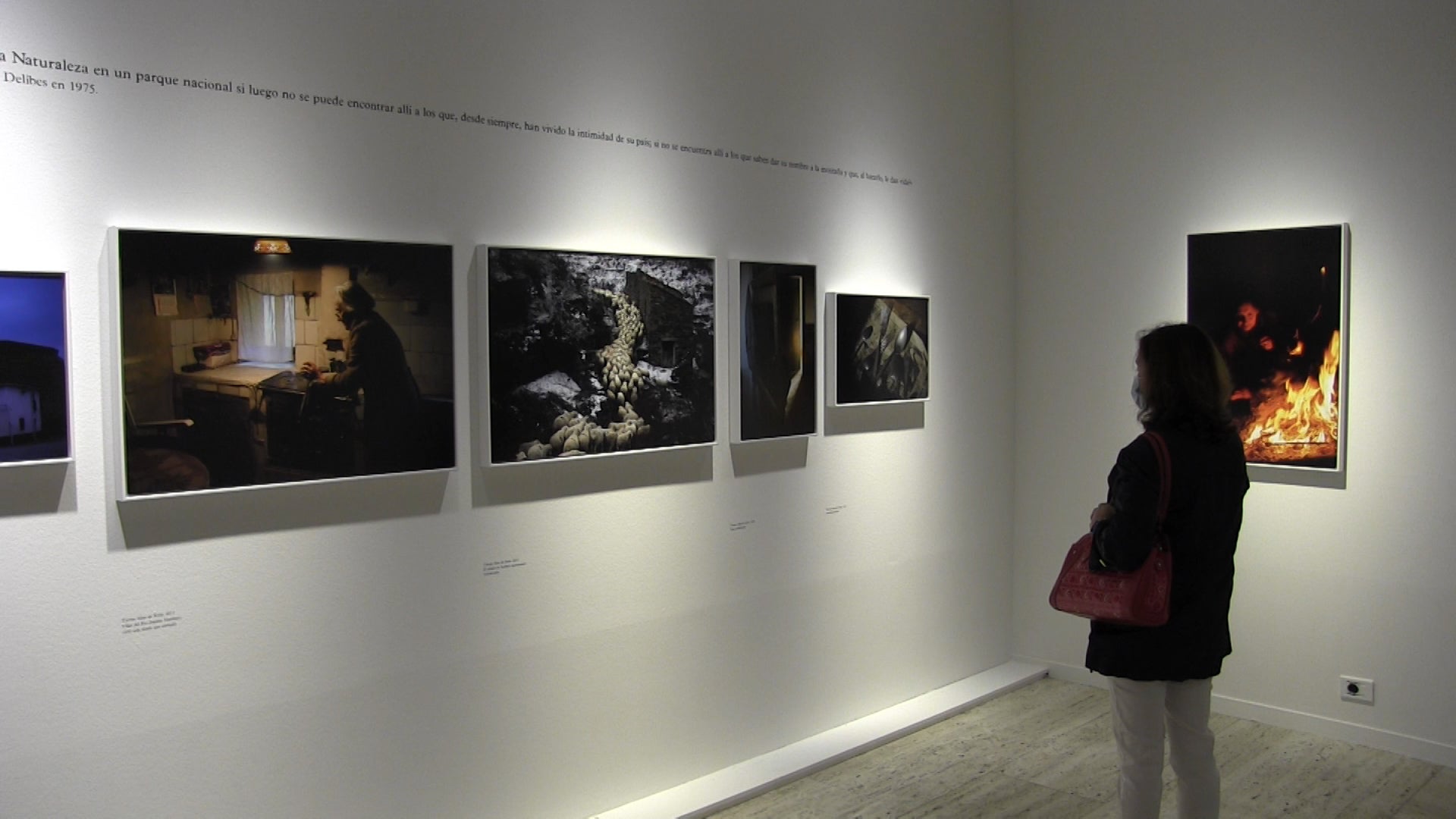 La muestra organizada por la Consejería de Cultura y Turismo en colaboración con Acción Cultural Española, presenta el proyecto fotográfico de José María Navia que describe un viaje a la España interior a través de una selección de las 158 fotografías que conforman el libro del mismo título| La exposición podrá verse hasta el 7 de noviembre
