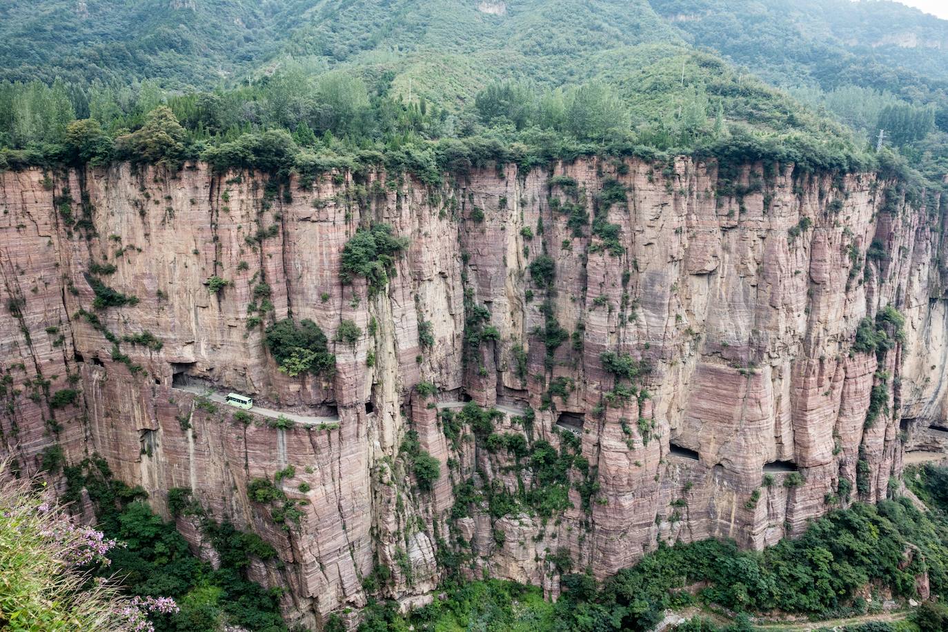 2. Túnel de Guoliang (China). Originalmente, la población de Guoliang estaba situada en un valle rodeado de altas montañas aisladas de la civilización. 