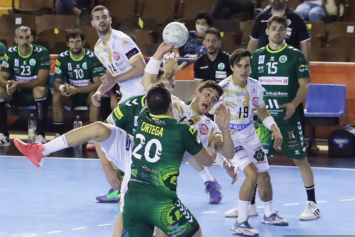 El equipo de Manolo Cadenas ha dado el pistoletazo de salida este sábado a la competición Liga Sacyr Asobal con una victoria