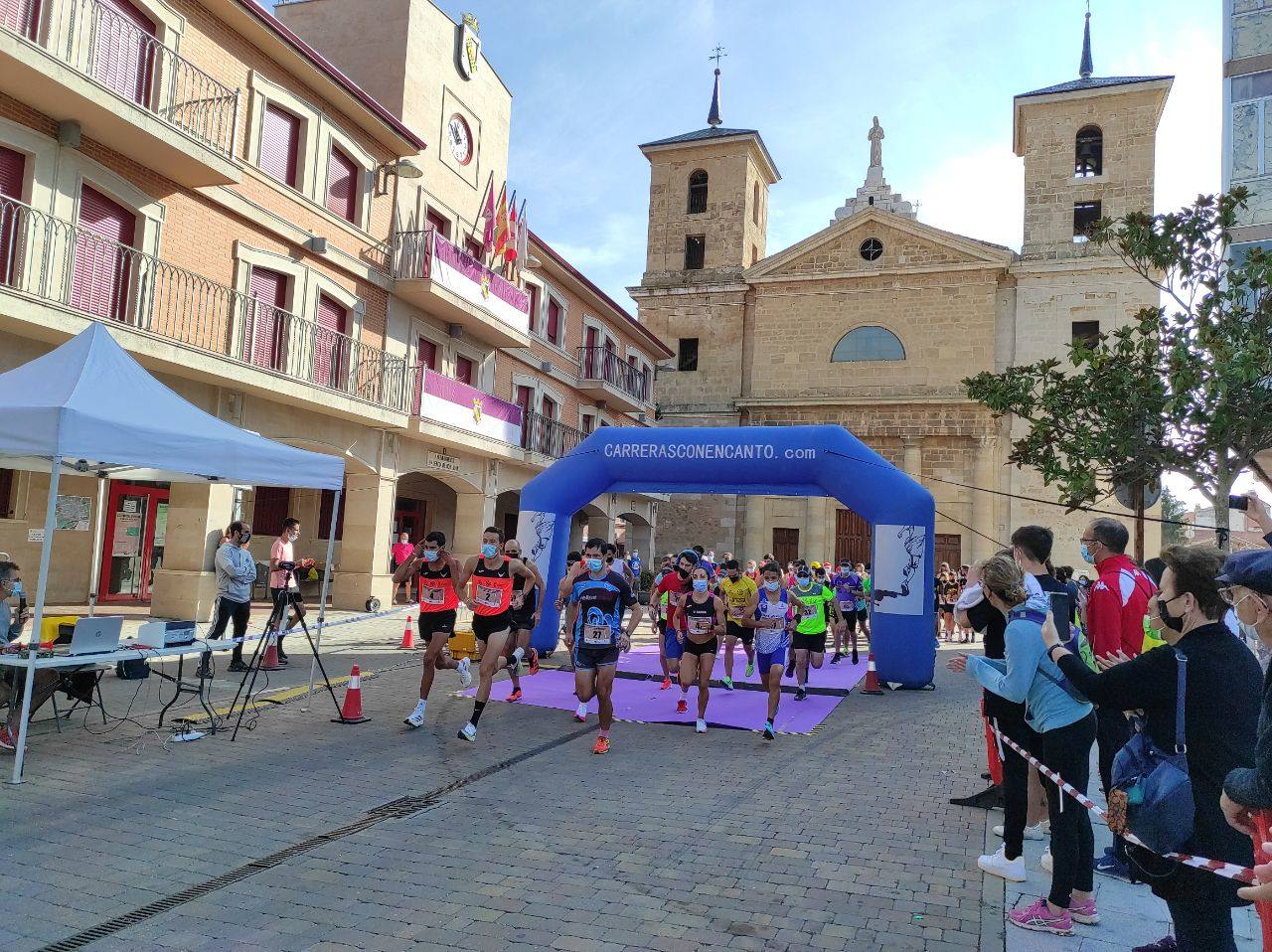 La prueba se desarrolla con éxito y gran participación en las calles de la localidad.