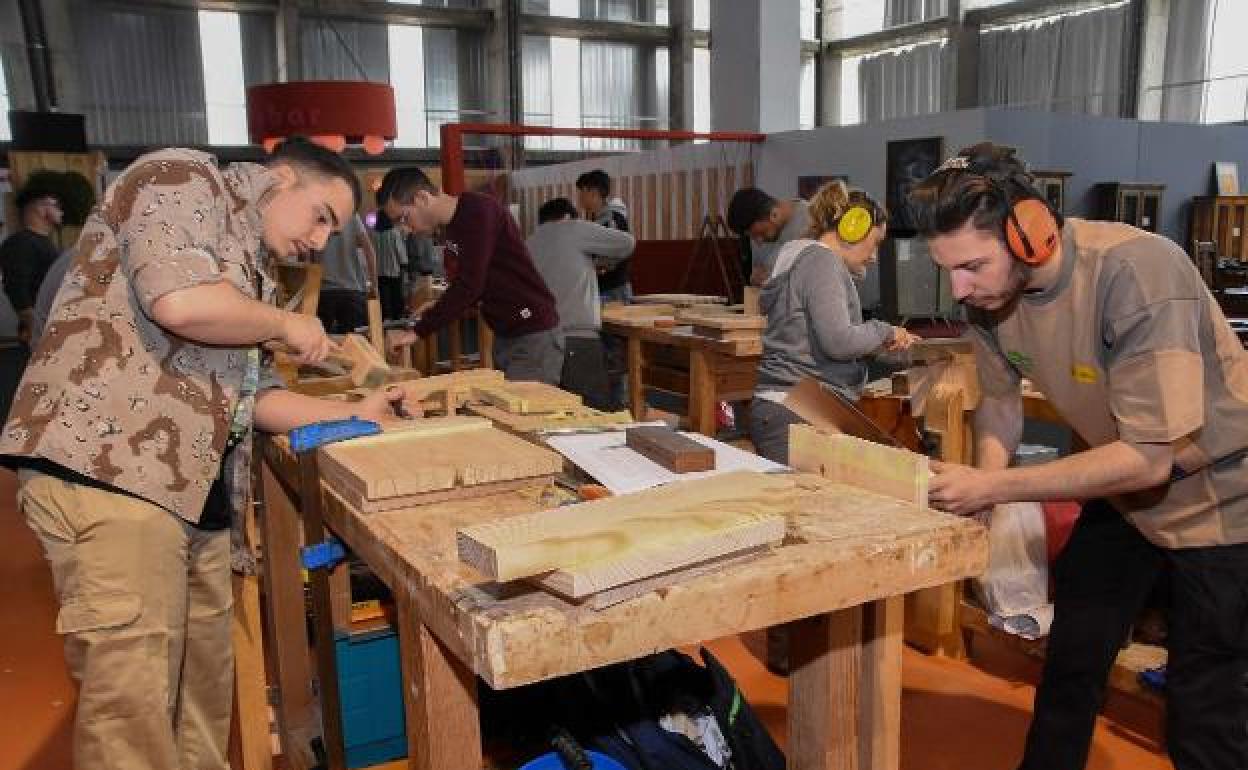 El curso se centrará en el sector de la madera.