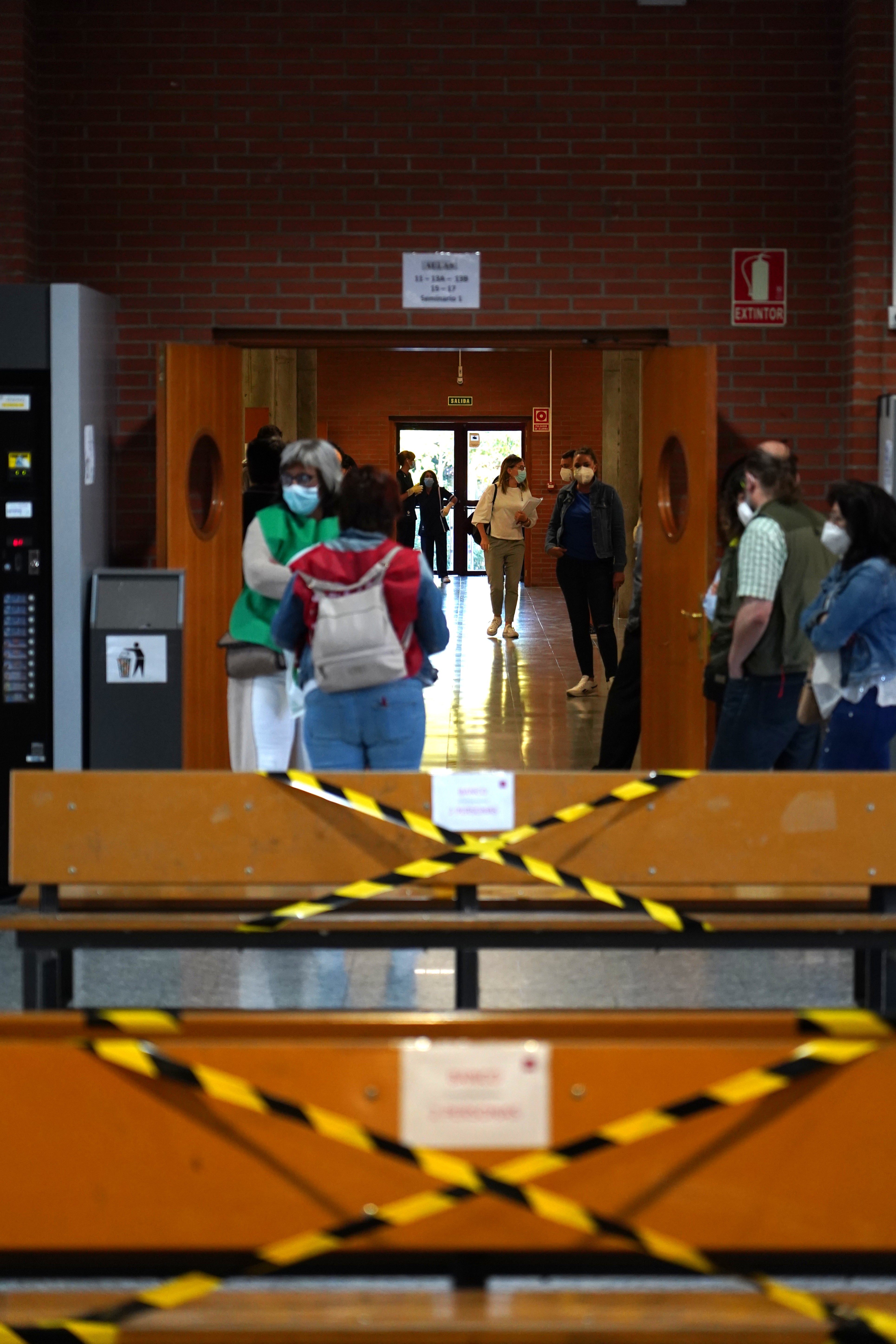 Casi 5.500 personas en Castilla y León se examinan para optar a uno de los 3.381 puestos fijos que ha convocado la compañía.