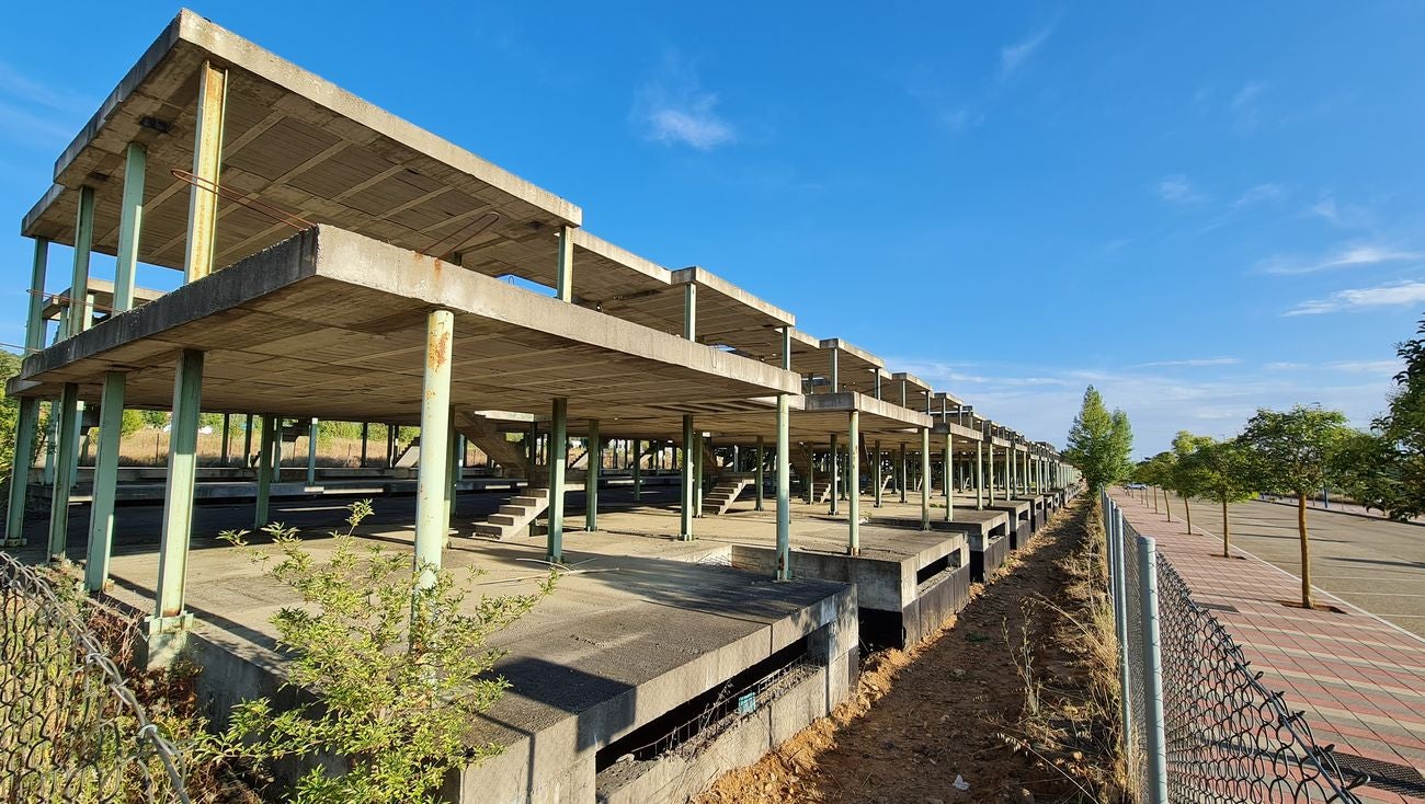Fue un ejemplo mayúsculo del desorden y el descontrol de la construcción | La crisis atrapó a decenas de ahorradores y paralizó innumerables inmuebles que se quedaron 'en los huesos | Superada la crisis del ladrillo y la pandemia algunas de aquellas promociones son reactivadas | Una promoción paralizada por la crisis de Begar y ahora reactivada es el mejor ejemplo de la recuperación. 