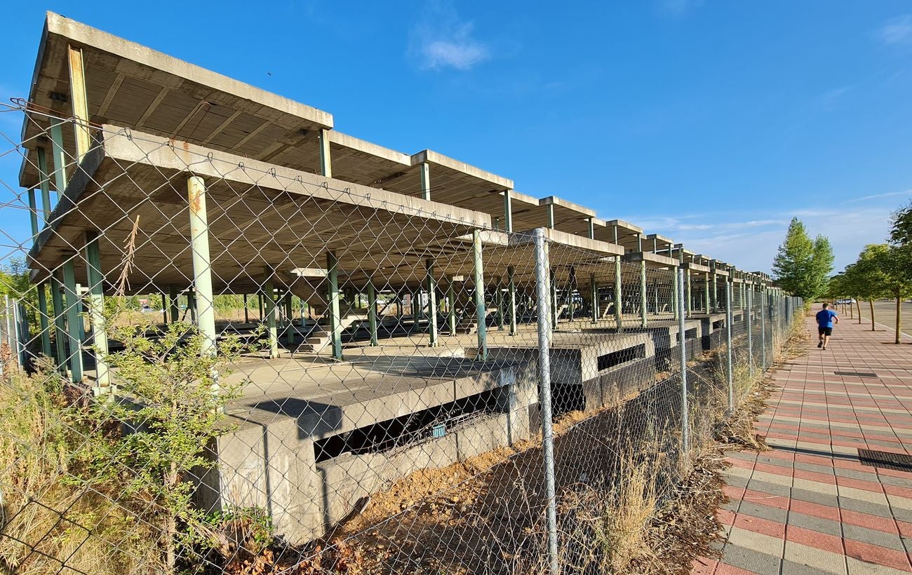 Fue un ejemplo mayúsculo del desorden y el descontrol de la construcción | La crisis atrapó a decenas de ahorradores y paralizó innumerables inmuebles que se quedaron 'en los huesos | Superada la crisis del ladrillo y la pandemia algunas de aquellas promociones son reactivadas | Una promoción paralizada por la crisis de Begar y ahora reactivada es el mejor ejemplo de la recuperación. 