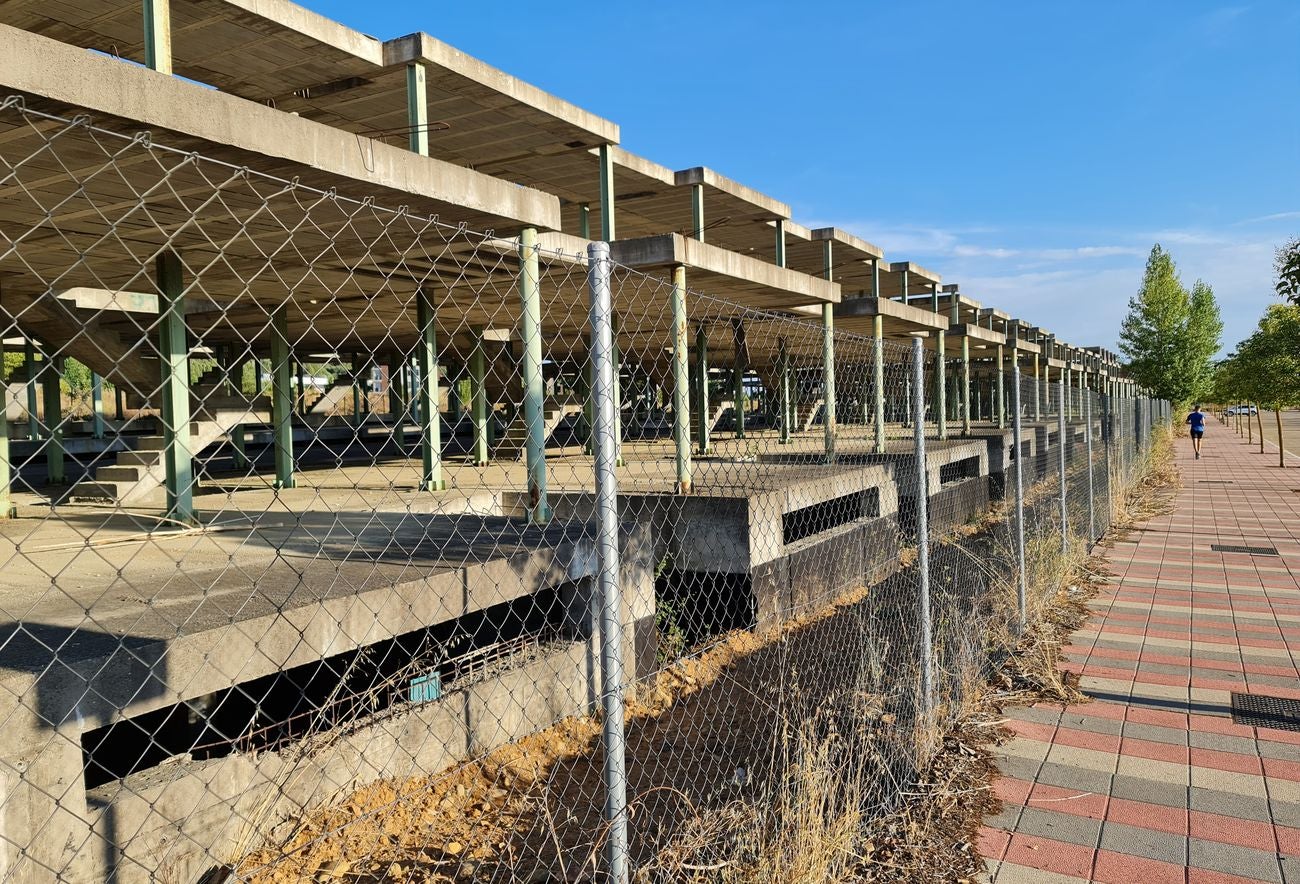 Fue un ejemplo mayúsculo del desorden y el descontrol de la construcción | La crisis atrapó a decenas de ahorradores y paralizó innumerables inmuebles que se quedaron 'en los huesos | Superada la crisis del ladrillo y la pandemia algunas de aquellas promociones son reactivadas | Una promoción paralizada por la crisis de Begar y ahora reactivada es el mejor ejemplo de la recuperación. 