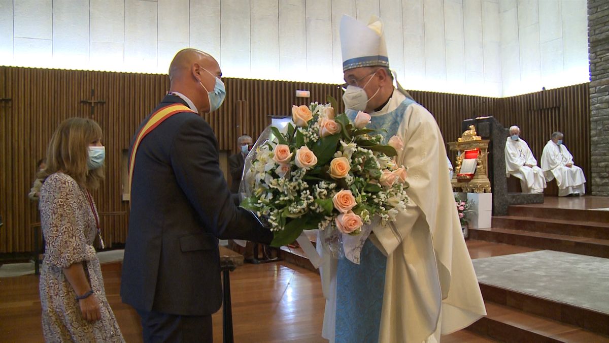 La Virgen del Camino rinde honores en su tradicional misa a la patrona de la Región Leonesa.