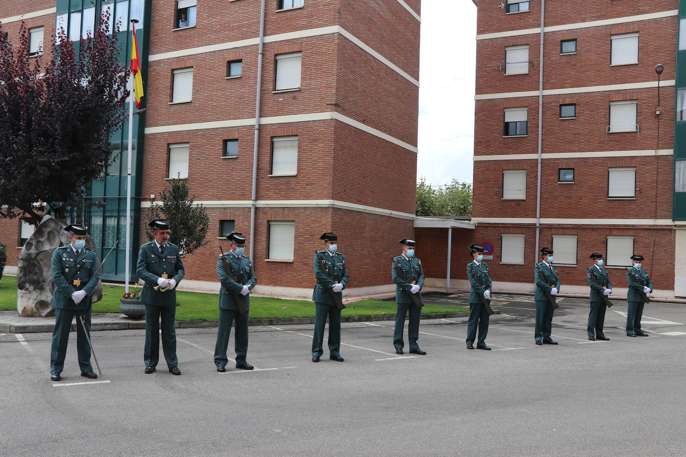 La comandancia de León acoge el acto castrense para recibir al nuevo jefe de la XII Zona de la Guardia Civil.