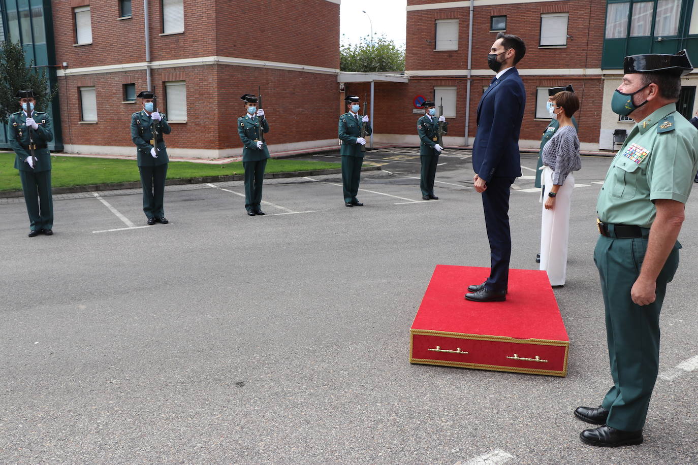 La comandancia de León acoge el acto castrense para recibir al nuevo jefe de la XII Zona de la Guardia Civil.