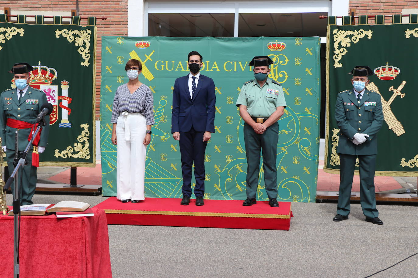 La comandancia de León acoge el acto castrense para recibir al nuevo jefe de la XII Zona de la Guardia Civil.