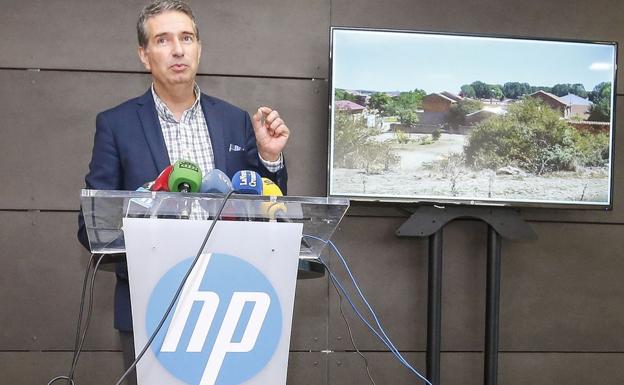 Miguel Ángel Turrado, director general de HP SCDS, compañía que creará en León una treintena de nuevos puestos de empleo en la antigua imprenta de Everest.