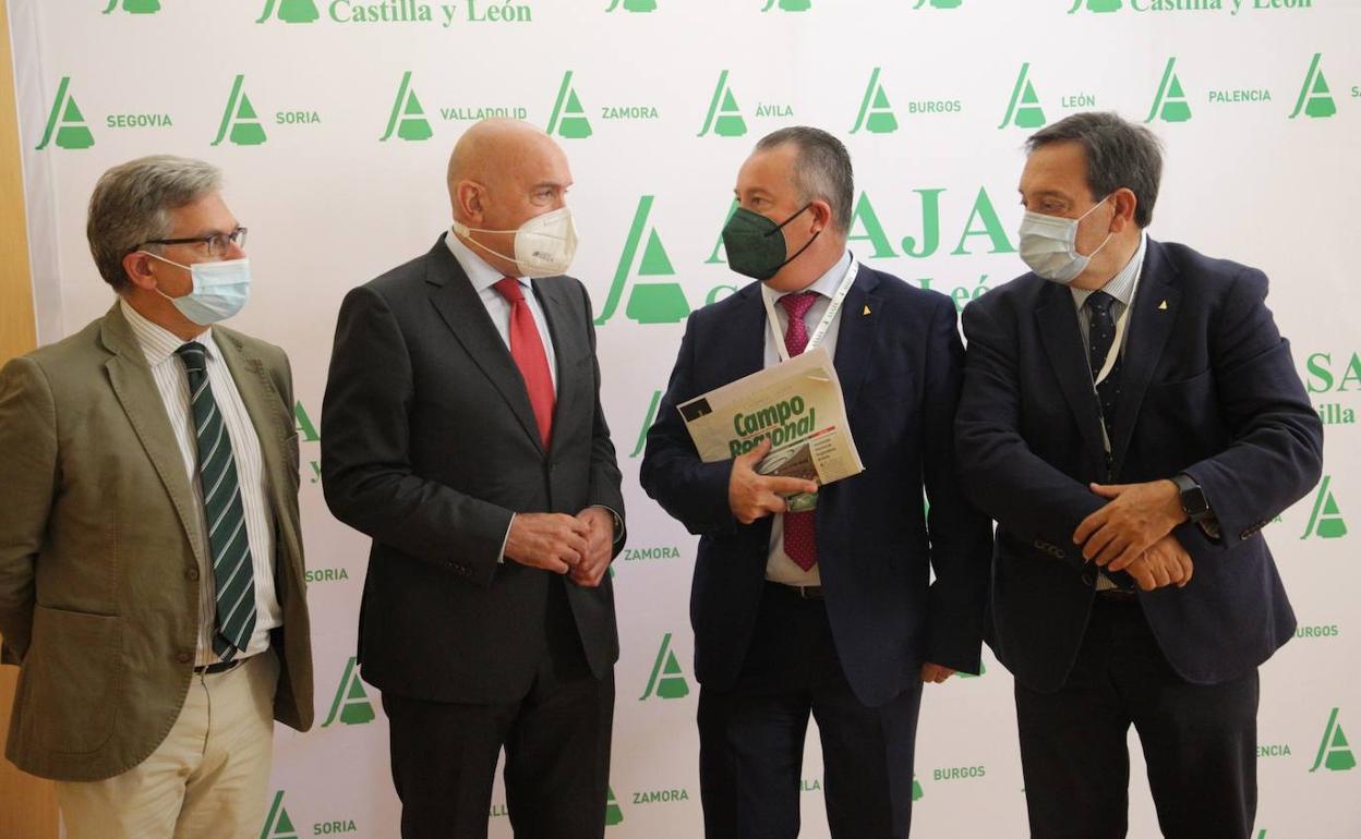 Eduardo Cabanillas y Jesús Julio Carnero, en representación de la Consejería, y Donaciano Dujo y Pedro Barato de Asaja. 