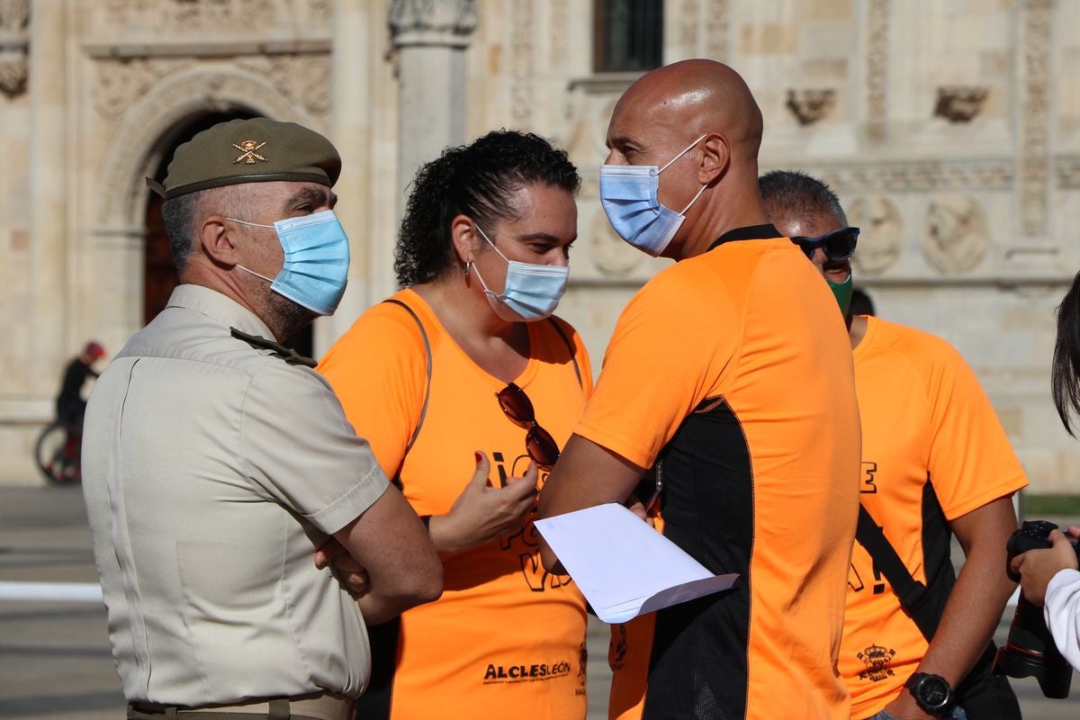 La VIII edición de la carrera solidaria de Alcles ha congregado a decenas de personas en la explanada de San Marcos para visibilizar la lucha contra las enfermedades de la sangre.