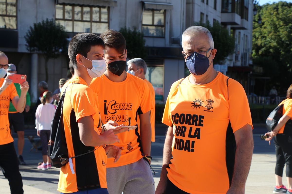La VIII edición de la carrera solidaria de Alcles ha congregado a decenas de personas en la explanada de San Marcos para visibilizar la lucha contra las enfermedades de la sangre.