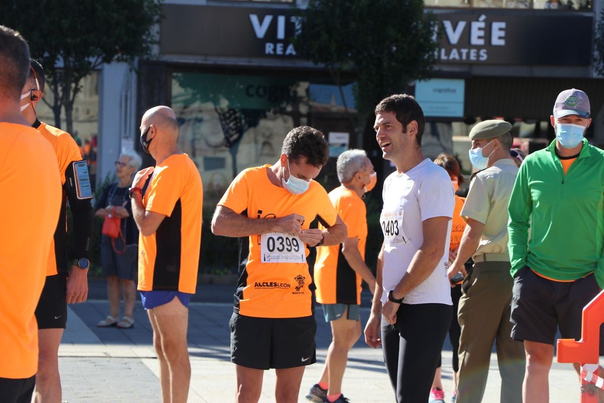 La VIII edición de la carrera solidaria de Alcles ha congregado a decenas de personas en la explanada de San Marcos para visibilizar la lucha contra las enfermedades de la sangre.