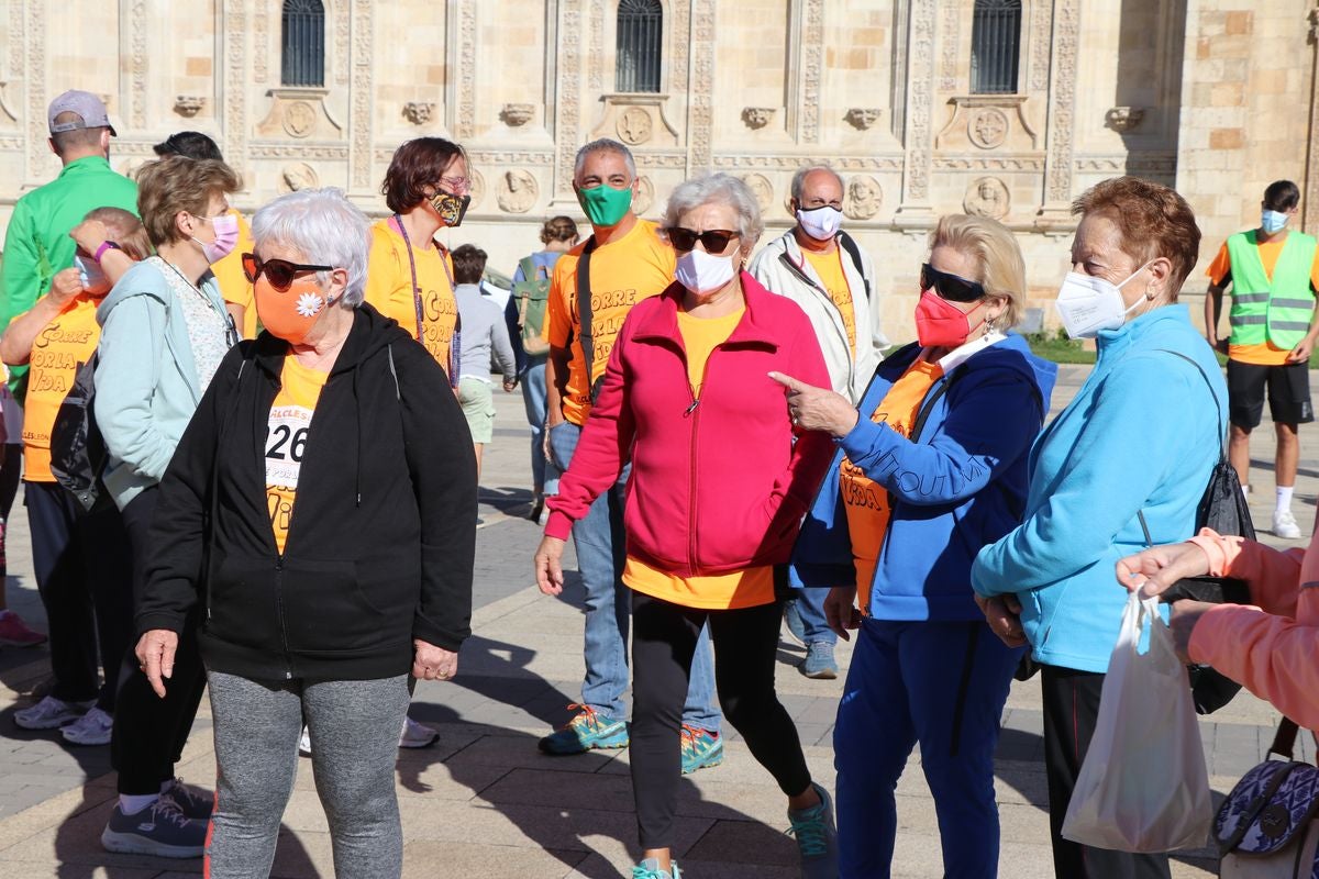La VIII edición de la carrera solidaria de Alcles ha congregado a decenas de personas en la explanada de San Marcos para visibilizar la lucha contra las enfermedades de la sangre.