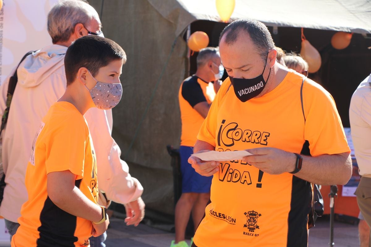 La VIII edición de la carrera solidaria de Alcles ha congregado a decenas de personas en la explanada de San Marcos para visibilizar la lucha contra las enfermedades de la sangre.