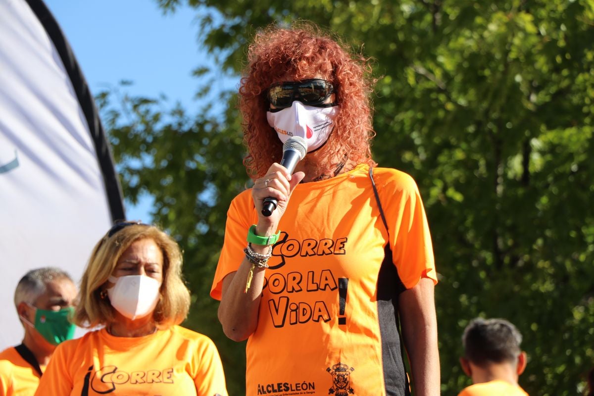 La VIII edición de la carrera solidaria de Alcles ha congregado a decenas de personas en la explanada de San Marcos para visibilizar la lucha contra las enfermedades de la sangre.